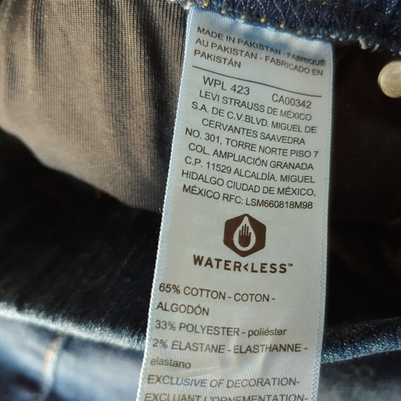 N/A. LIKE NEW Levis Totally Shaping Jean Capri pant - Picture 6 of 9